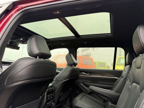 New 2025 Jeep Grand Cherokee L Limited image 11