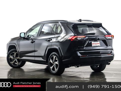 Used 2025 Toyota RAV4 SE image 12