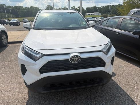 Used 2022 Toyota RAV4 XLE AWD/4WD image 2