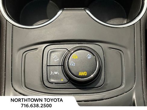 Used 2024 GMC Terrain SLE image 26