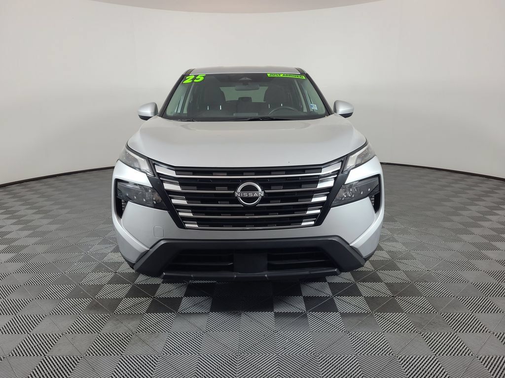 Used 2025 Nissan Rogue SV FWD image 8