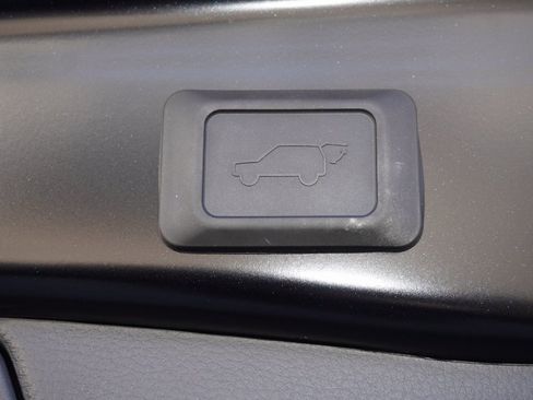 New 2025 Toyota RAV4 SE image 6