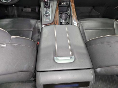 Used 2021 Cadillac Escalade Premium Luxury image 24