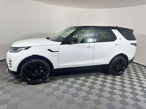 New 2025 Land Rover Discovery Dynamic SE image 2