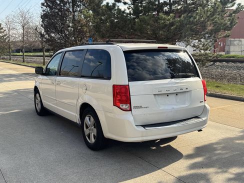 Used 2012 Dodge Grand Caravan SXT FWD image 3