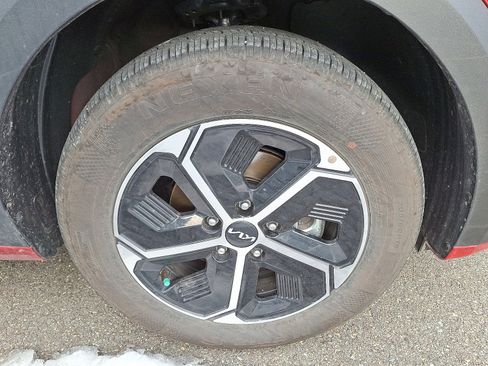 Used 2024 Kia Niro EX image 5