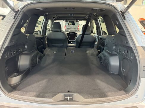 Used 2025 Subaru Forester Limited AWD/4WD image 9