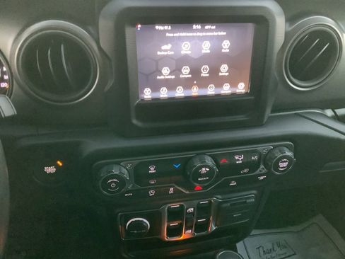 Used 2022 Jeep Gladiator Willys image 20