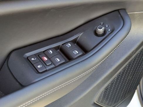 New 2025 Jeep Grand Cherokee Laredo image 16