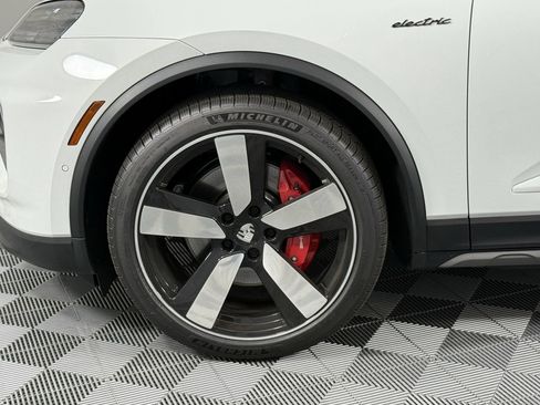 Certified 2025 Porsche Macan 4S Electric AWD/4WD image 13