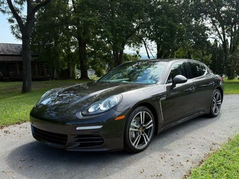 Used 2015 Porsche Panamera 4S image 5