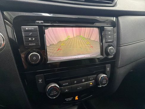 Used 2018 Nissan Rogue SV AWD/4WD image 35
