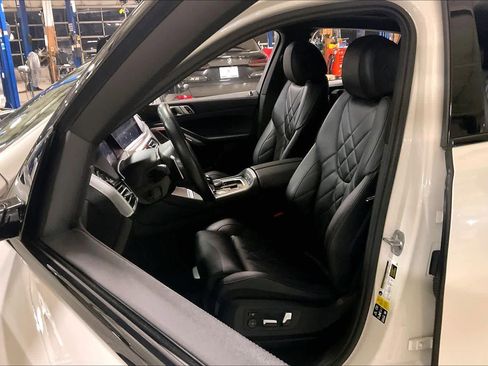 Used 2023 BMW X6 xDrive40i w/ M Sport Package image 7