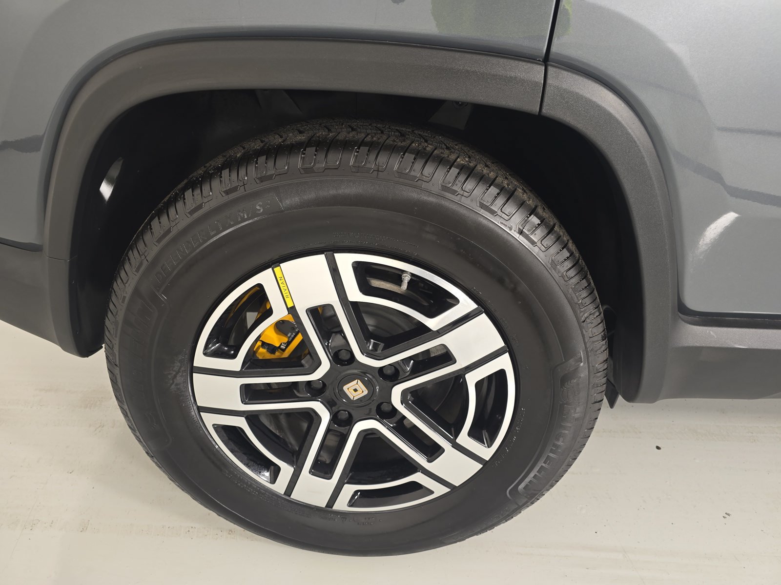 Used 2023 Rivian R1S Launch Edition Quad AWD/4WD image 12