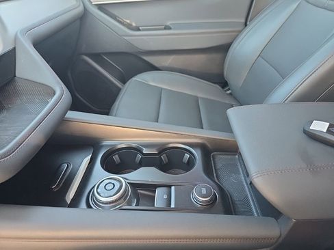 Used 2025 Ford Explorer Active w/ Active Comfort Package AWD/4WD image 12