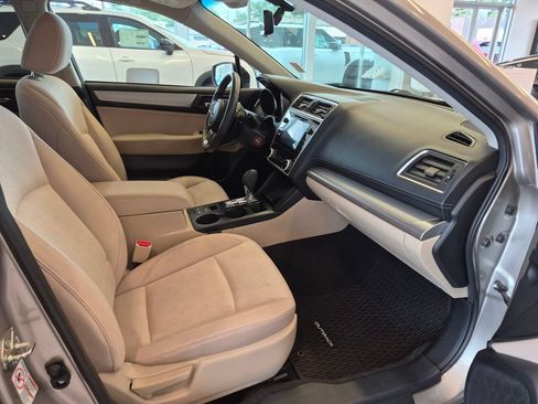 Used 2019 Subaru Outback 2.5i Premium AWD/4WD image 19