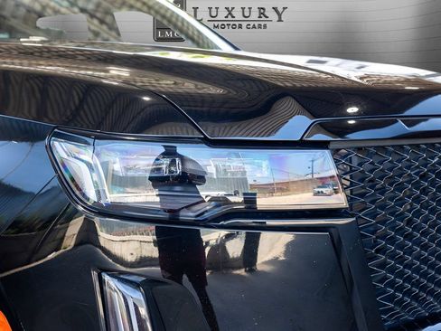 Used 2022 Cadillac Escalade Sport Platinum w/ LPO, ONYX Package AWD/4WD image 13