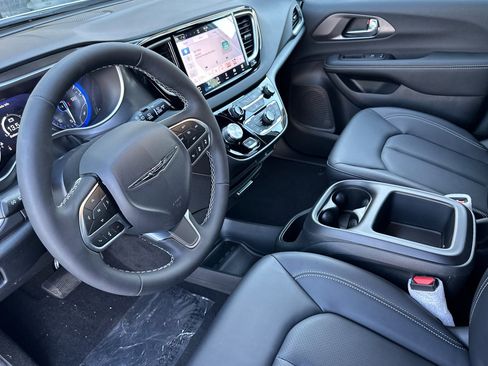 New 2026 Chrysler Voyager LX image 10