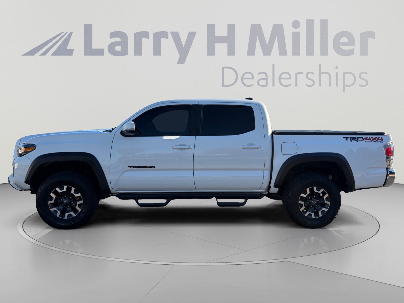 Certified 2023 Toyota Tacoma TRD Off-Road AWD/4WD image 2