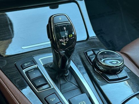 Used 2015 BMW 550i xDrive Sedan AWD/4WD image 17