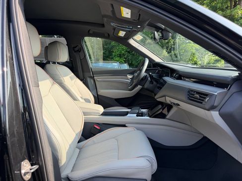 Used 2024 Audi Q8 e-tron Prestige w/ Prestige Package AWD/4WD image 19