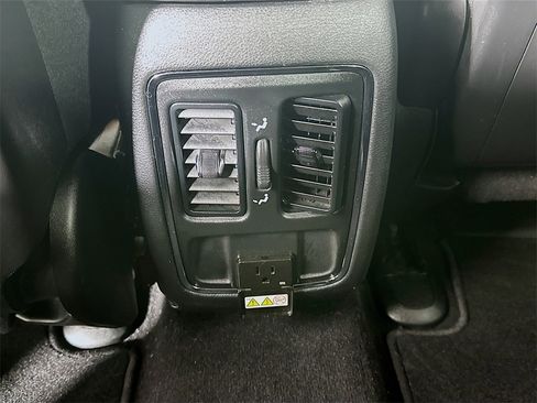 Used 2019 Jeep Grand Cherokee Altitude image 22