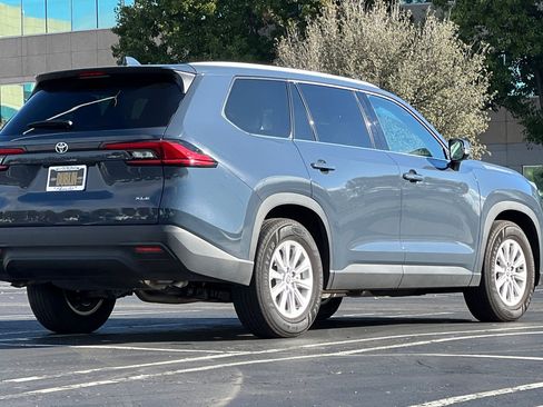 Used 2024 Toyota Grand Highlander XLE image 4