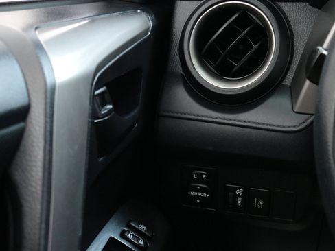 Used 2018 Toyota RAV4 LE image 15