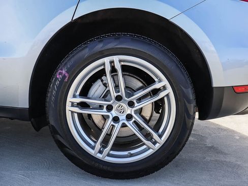 Used 2017 Porsche Macan S image 10