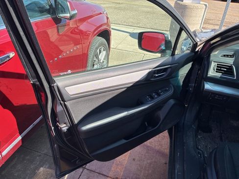 Used 2017 Subaru Outback 2.5i Premium image 11