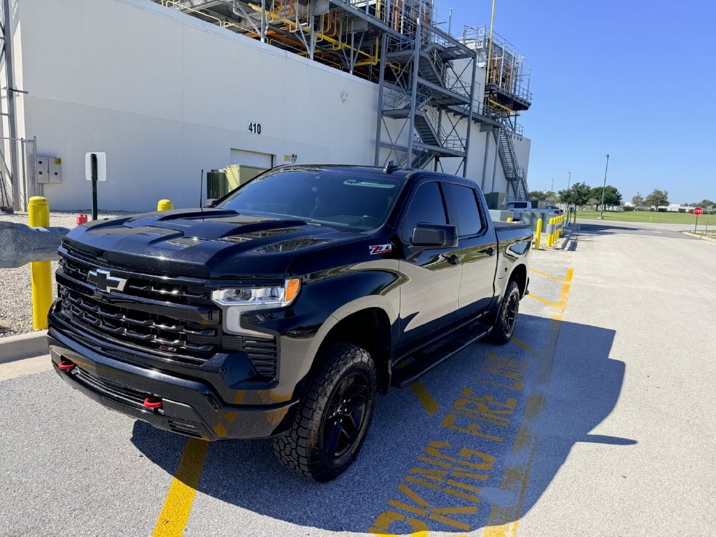 Used 2024 Chevrolet Silverado 1500 LT Trail Boss w/ Convenience Package II AWD/4WD image 2