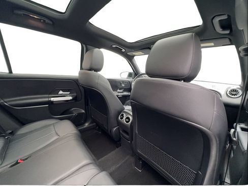 Used 2025 Mercedes-Benz GLB 250 4MATIC image 27