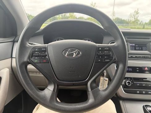 Used 2017 Hyundai Sonata SE FWD image 31