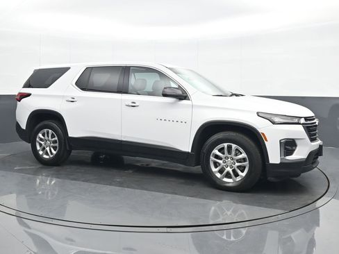 Used 2023 Chevrolet Traverse LS image 8