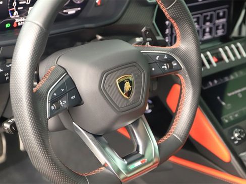 Used 2022 Lamborghini Urus image 16