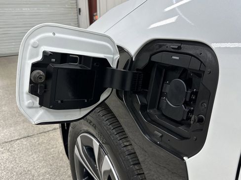 Used 2023 Toyota bZ4X XLE image 4