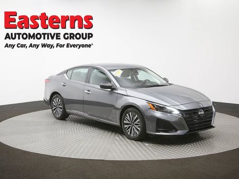 Used 2025 Nissan Altima 2.5 SV FWD image 49