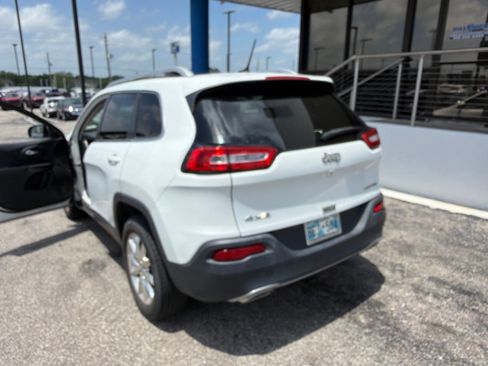 Used 2015 Jeep Cherokee Limited AWD/4WD image 8