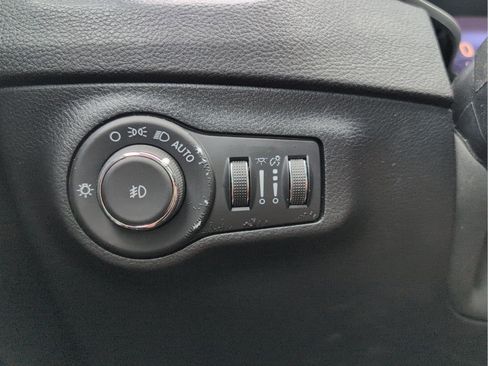 Certified 2021 Jeep Compass 80th Special Edition w/ Sun and Sound Group image 17