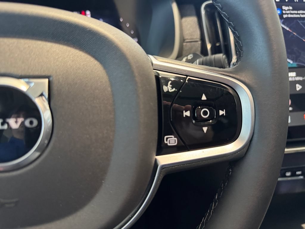 New 2026 Volvo XC90 T8 Plus w/ Protection Package Premier AWD/4WD image 14