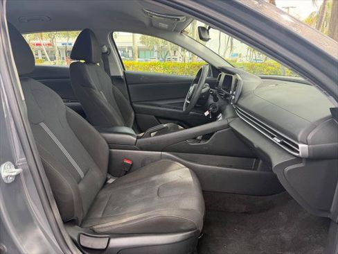 Used 2025 Hyundai Elantra SE FWD image 12