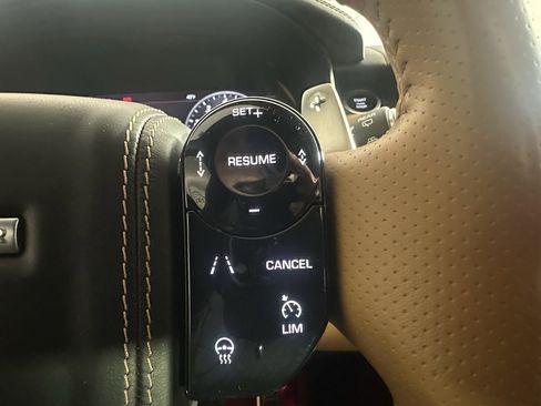 Used 2020 Land Rover Range Rover Sport SVR image 32