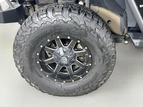 Used 2012 Jeep Wrangler Unlimited Rubicon w/ Connectivity Group image 27