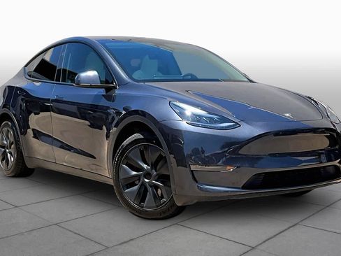 Used 2024 Tesla Model Y 2WD image 2