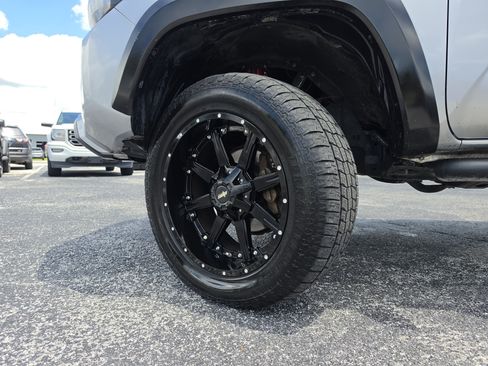 Used 2016 Toyota Tacoma SR5 RWD image 37