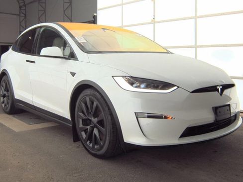 Used 2022 Tesla Model X image 2
