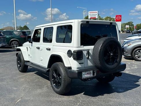 Used 2021 Jeep Wrangler Unlimited Sahara AWD/4WD image 6