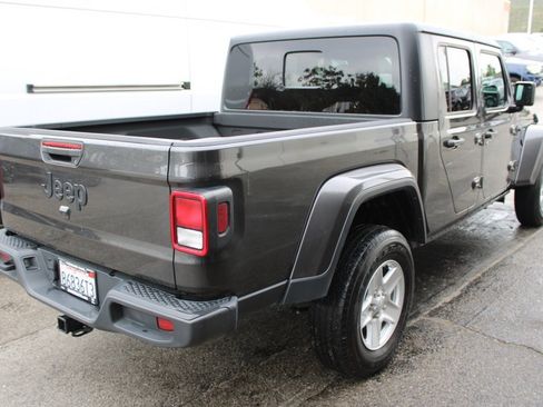 Used 2023 Jeep Gladiator Sport image 4