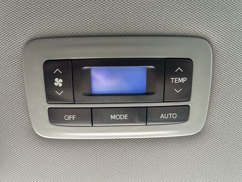 Used 2017 Toyota Sienna XLE image 20