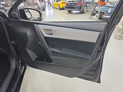 Used 2014 Toyota Corolla LE image 11